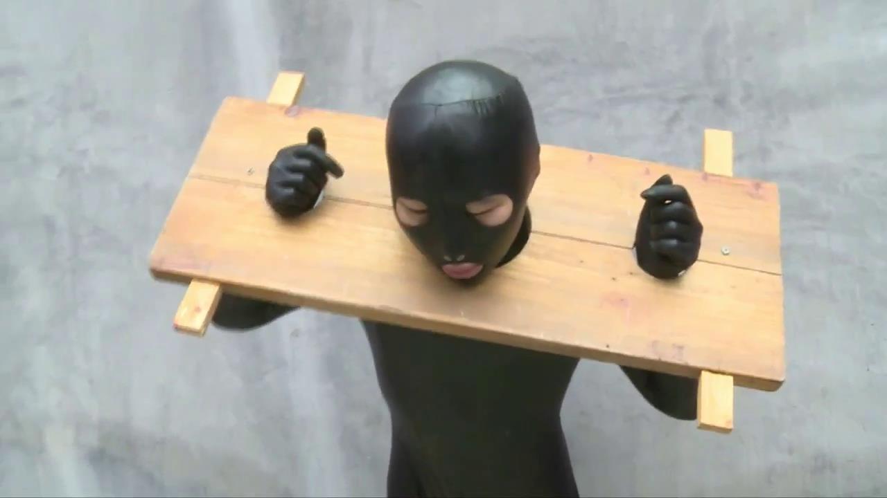 重镣押解 木枷牢笼 体验[00-14-56][20250417-211114498].jpg