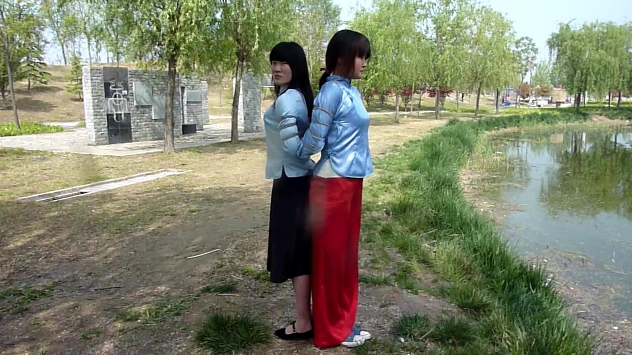 MJ影视 湖边漫步 五花[00-01-10][20250516-064445990].jpg