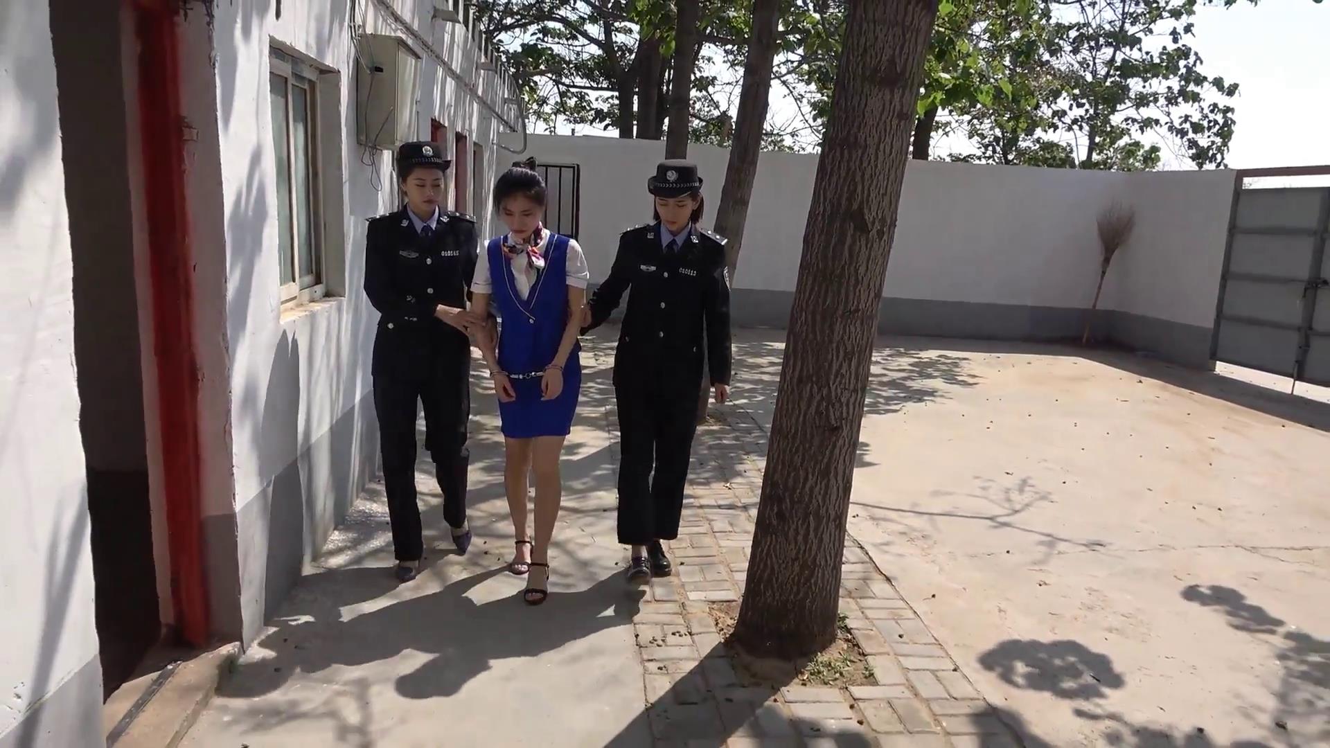 MJ影视 空姐刘楠（含访谈）多种镣铐刑具[00-00-43][20250522-072431770].jpg